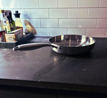 Trollsmedjan Pastapanna – Rostfri med höga kanter